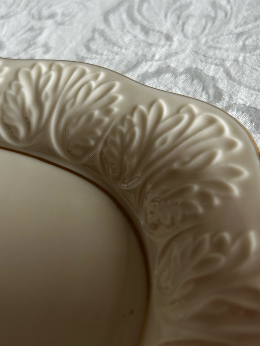 Lenox Cream Ceramic Oval Serving Platter with Embossed Leaf Motif and Gold Trim - Picture 4 of 10